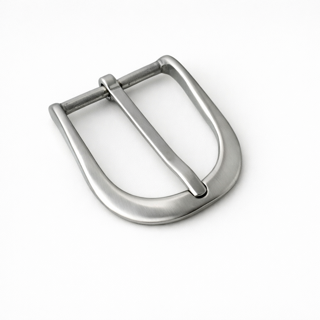 ChatGPT Image 21 gen 2026, 11_00_13 fibbia in acciaio inox su sfondo neutro