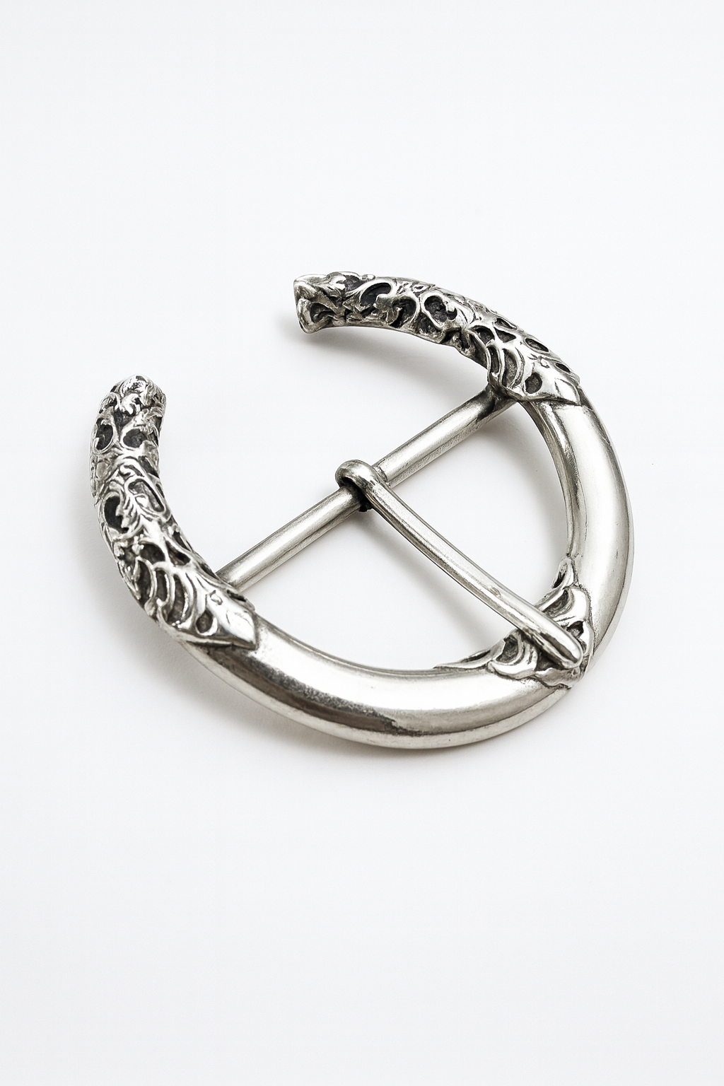 ChatGPT Image 10 dic 2025, 10_16_52 fibbia donna nickel con apertura